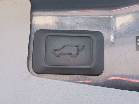 Used 2013 Toyota Highlander SE AWD/4WD image 31