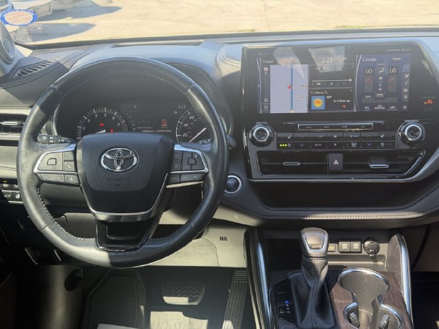 Used 2020 Toyota Highlander Platinum FWD image 26