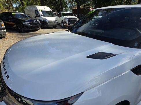 Used 2024 Land Rover Range Rover Sport Dynamic SE image 11