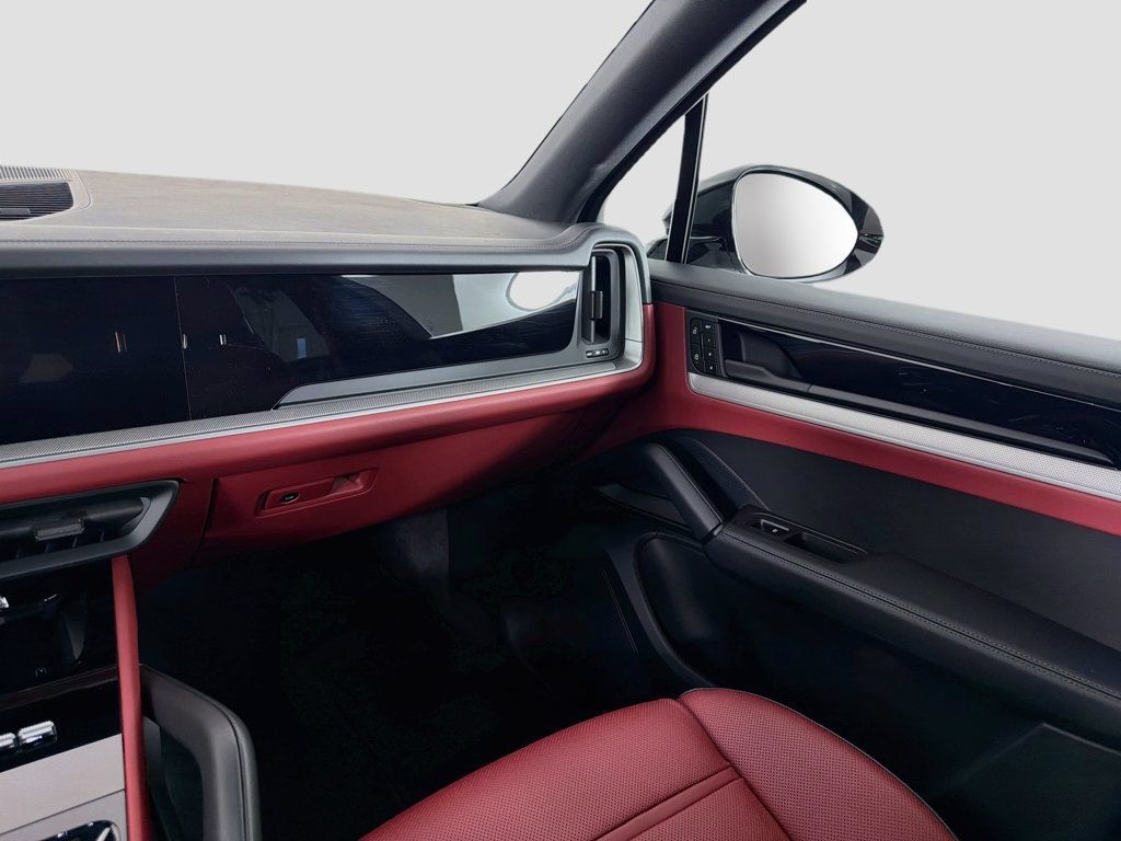 Certified 2026 Porsche Cayenne E-Hybrid AWD/4WD image 24