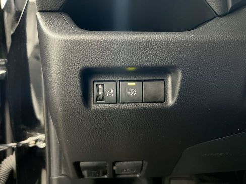 Used 2021 Toyota RAV4 XLE AWD/4WD image 13