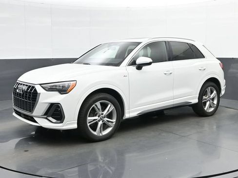 Used 2020 Audi Q3 2.0T Premium w/ Convenience Package AWD/4WD image 4
