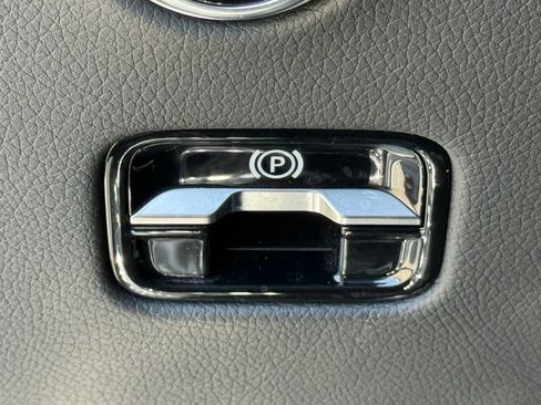 Used 2023 Mercedes-Benz GLC 300 image 31
