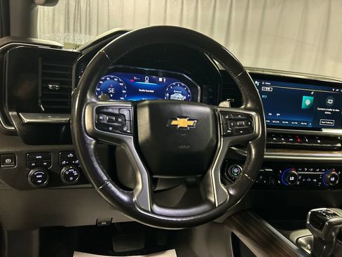 Used 2022 Chevrolet Silverado 1500 LT w/ Convenience Package II AWD/4WD image 15