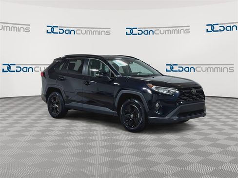 Used 2021 Toyota RAV4 XLE image 2