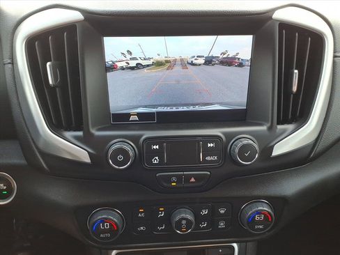 Used 2023 GMC Terrain SLT image 13