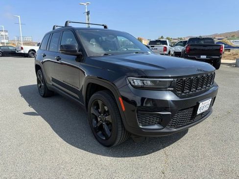Used 2023 Jeep Grand Cherokee Altitude AWD/4WD image 4