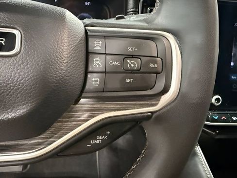 Used 2023 Jeep Wagoneer Series II AWD/4WD image 18