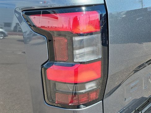 Used 2025 Nissan Frontier SV image 33