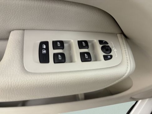 Used 2022 Volvo XC60 B5 Momentum image 27