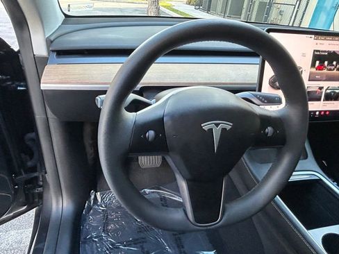 Used 2025 Tesla Model Y Long Range image 41