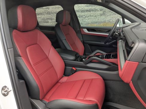 New 2026 Porsche Cayenne AWD/4WD image 25