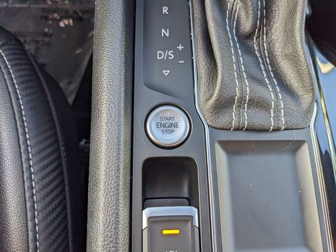 Certified 2022 Volkswagen Atlas Cross Sport SE w/ Panoramic Sunroof Package image 25