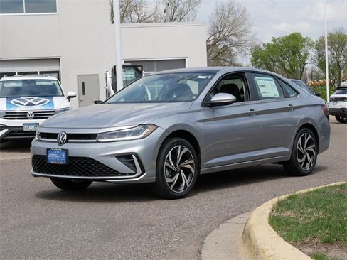 New 2025 Volkswagen Jetta SEL image 4