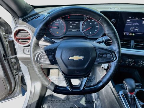Used 2025 Chevrolet Trax RS w/ Driver Confidence Package FWD image 11