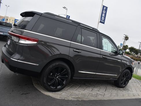 Used 2024 Lincoln Navigator Black Label image 2
