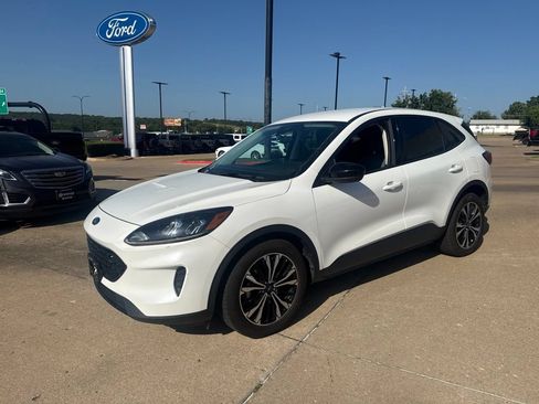 Used 2021 Ford Escape SE w/ SE Sport Appearance Package FWD image 7