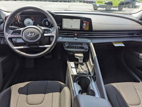 Used 2024 Hyundai Elantra SEL w/ Convenience Package FWD image 33