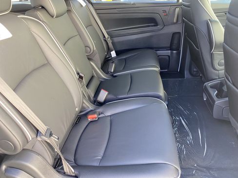 New 2026 Honda Odyssey Touring image 11