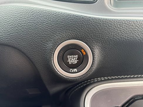 Used 2022 Dodge Challenger SXT RWD image 15