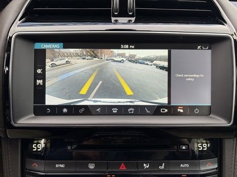 Used 2019 Jaguar F-PACE Prestige image 22