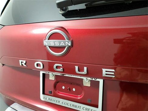 Used 2022 Nissan Rogue SV image 8