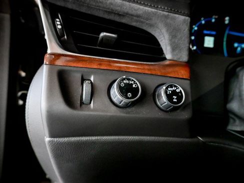 Used 2017 Cadillac Escalade Luxury AWD/4WD image 45