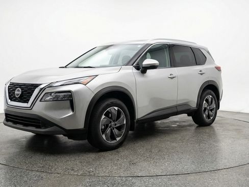 Used 2025 Nissan Rogue SV AWD/4WD image 3