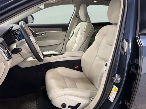 Used 2025 Volvo V90 B6 Cross Country Plus w/ Climate Package AWD/4WD image 17