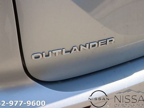 Used 2025 Mitsubishi Outlander SE AWD/4WD image 9