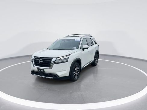 Used 2024 Nissan Pathfinder Platinum AWD/4WD image 2