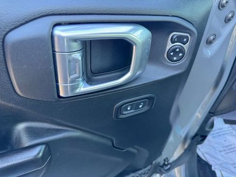 Used 2021 Jeep Wrangler Unlimited Sport image 13
