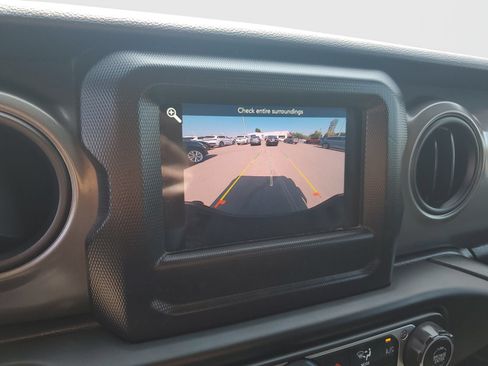 Used 2023 Jeep Gladiator Sport AWD/4WD image 23