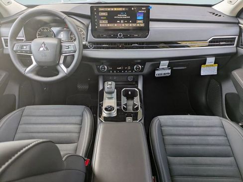 New 2026 Mitsubishi Outlander SE image 17