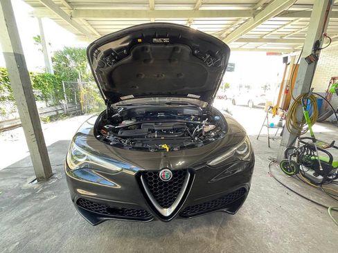 Used 2018 Alfa Romeo Stelvio AWD image 17