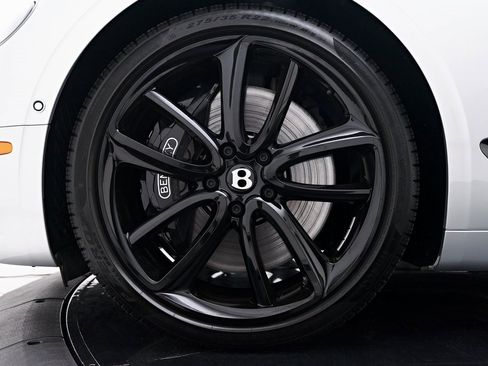 Used 2024 Bentley Continental GT image 3