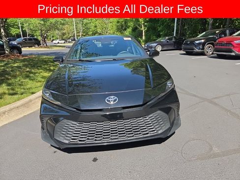 Used 2025 Toyota Camry SE FWD image 11