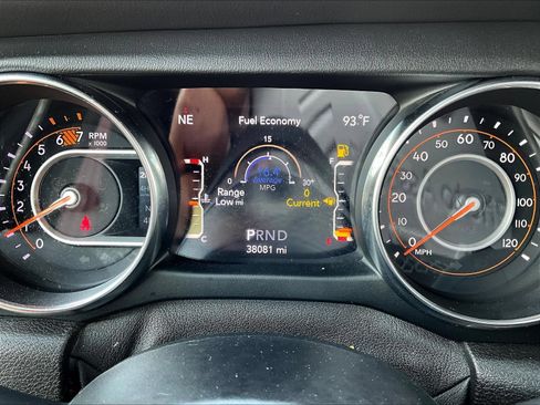 Used 2020 Jeep Wrangler Unlimited Sahara AWD/4WD image 15