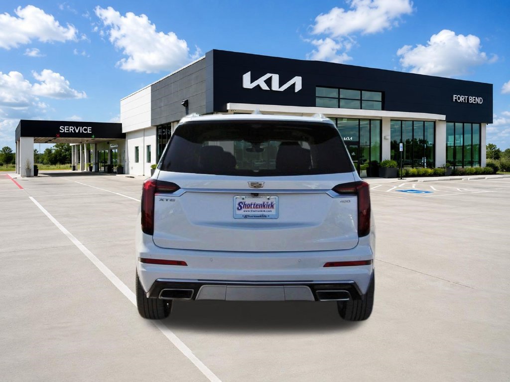 Used 2021 Cadillac XT6 Premium Luxury w/ Platinum Package FWD image 6