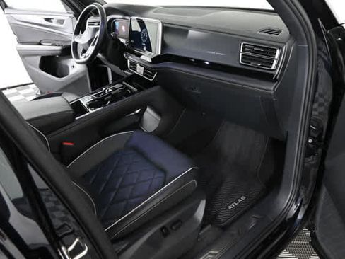 Used 2024 Volkswagen Atlas Cross Sport SEL Premium R-Line AWD/4WD image 12