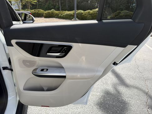 Used 2025 Mercedes-Benz GLC 350e 4MATIC image 16