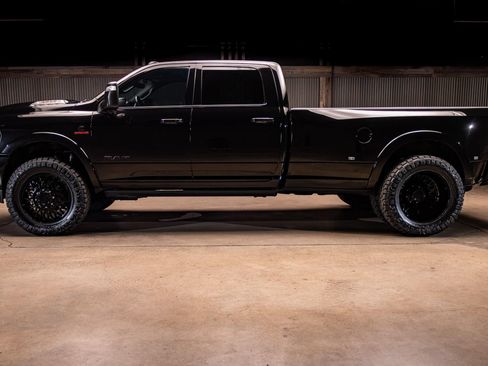 Used 2024 RAM 3500 Limited w/ Night Edition AWD/4WD image 6