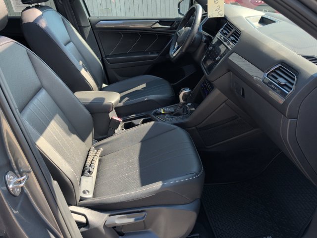 Used 2023 Volkswagen Tiguan SE R-Line AWD/4WD image 37