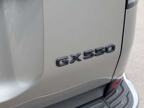 Used 2025 Lexus GX 550 w/ Accessory Package (2T) image 22
