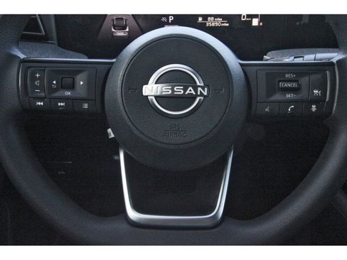 Used 2025 Nissan Kicks SV FWD image 17