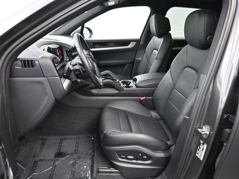 Certified 2024 Porsche Cayenne AWD/4WD image 10