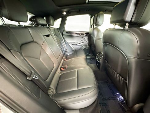 Used 2025 Porsche Macan image 23