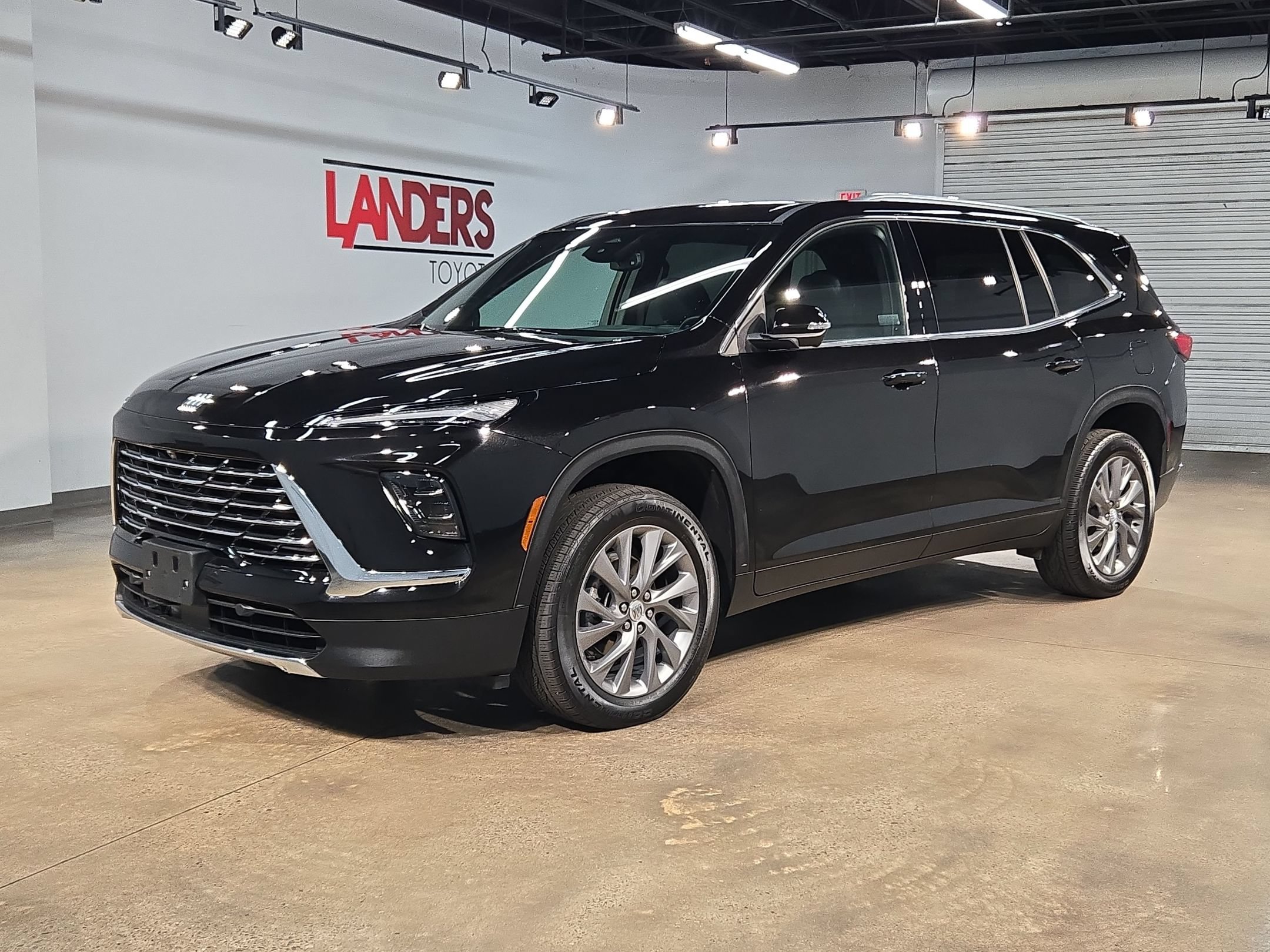 Used 2025 Buick Enclave Preferred FWD image 3