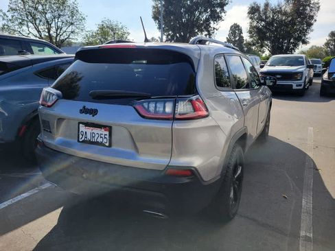 Used 2019 Jeep Cherokee Latitude Plus AWD/4WD image 7