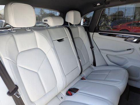 New 2026 Porsche Macan image 23